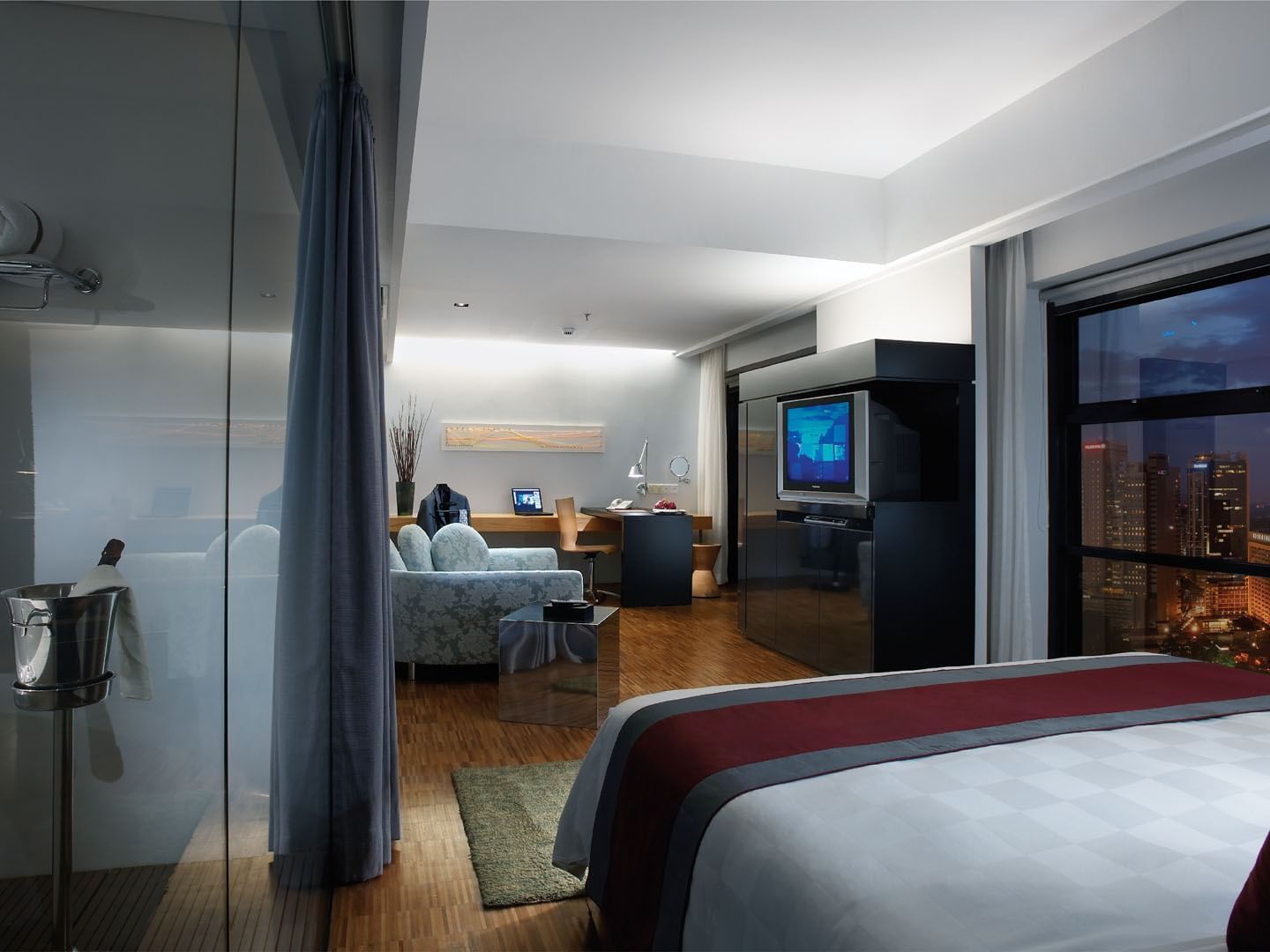 King bed in Junior Suite with one bed at Hotel Maya KL