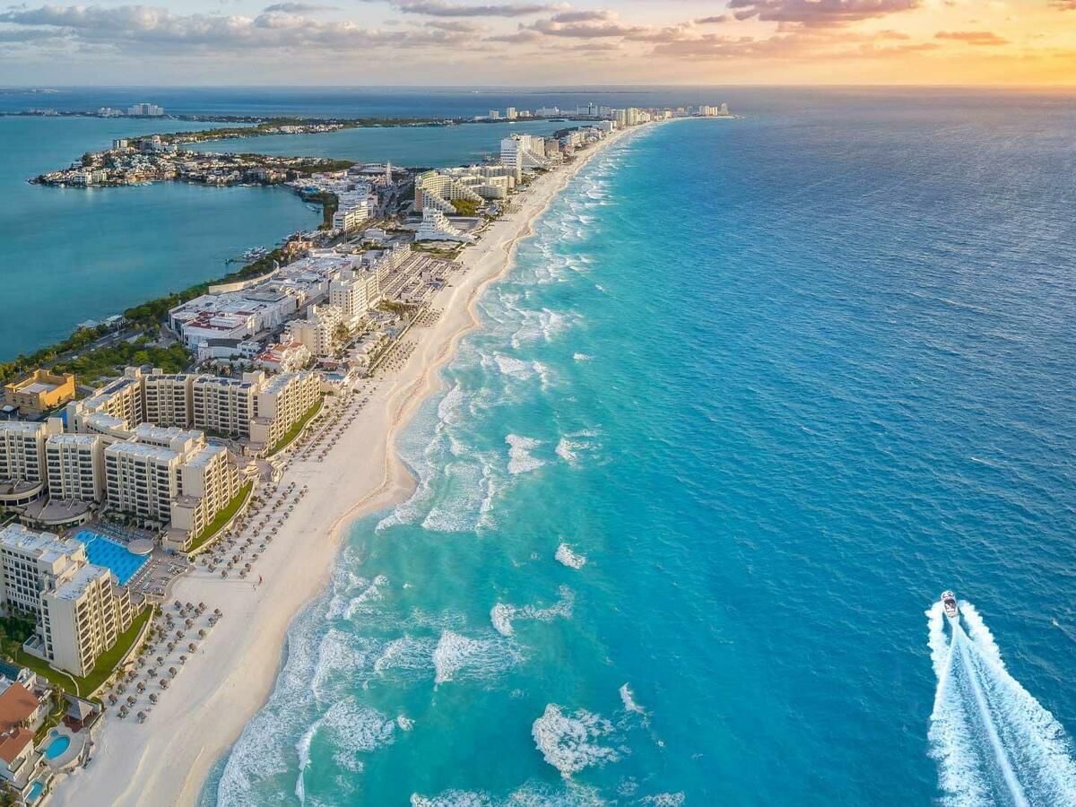 Vista de Ariel de la playa de Cancún cerca de Grand Fiesta Americana
