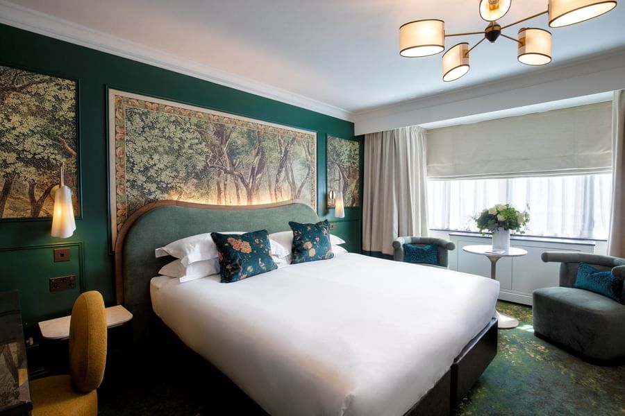 Bed with couch near window in Executive King Twin at The Capital Hotel, Apartments and Townhouse 