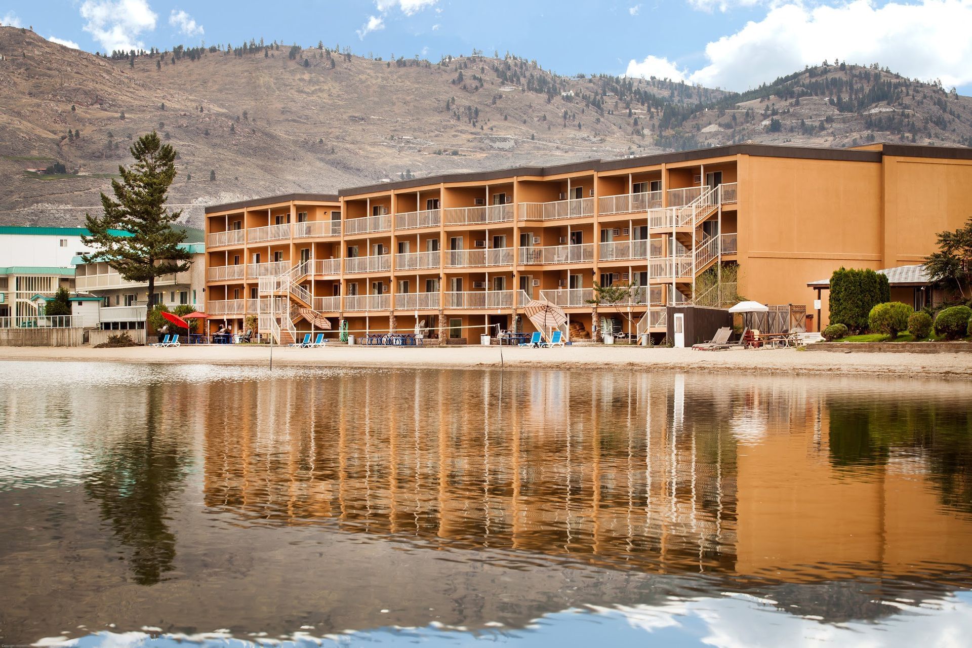 Coast Osoyoos Beach Hotel - Exterior(1)