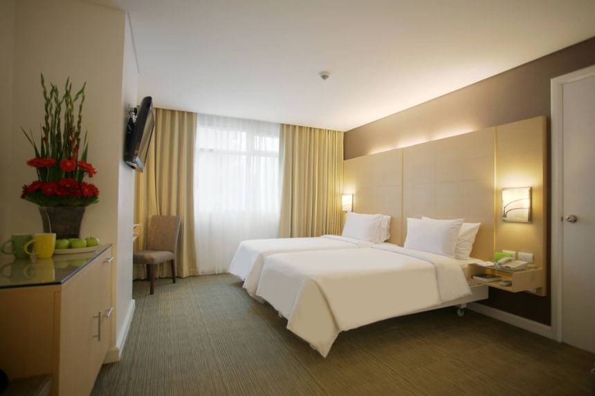 Twin beds & TV in Deluxe Room at St Giles Makati Hotel