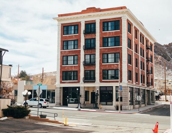 Exterior of Belvada Hotel near Hay Creek Hotels