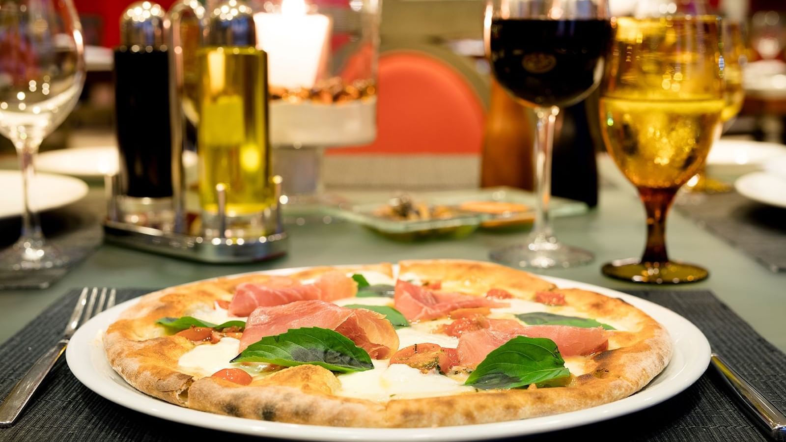 Pizza and wine served at Tavola Restaurant in Princess Mundo Imperial