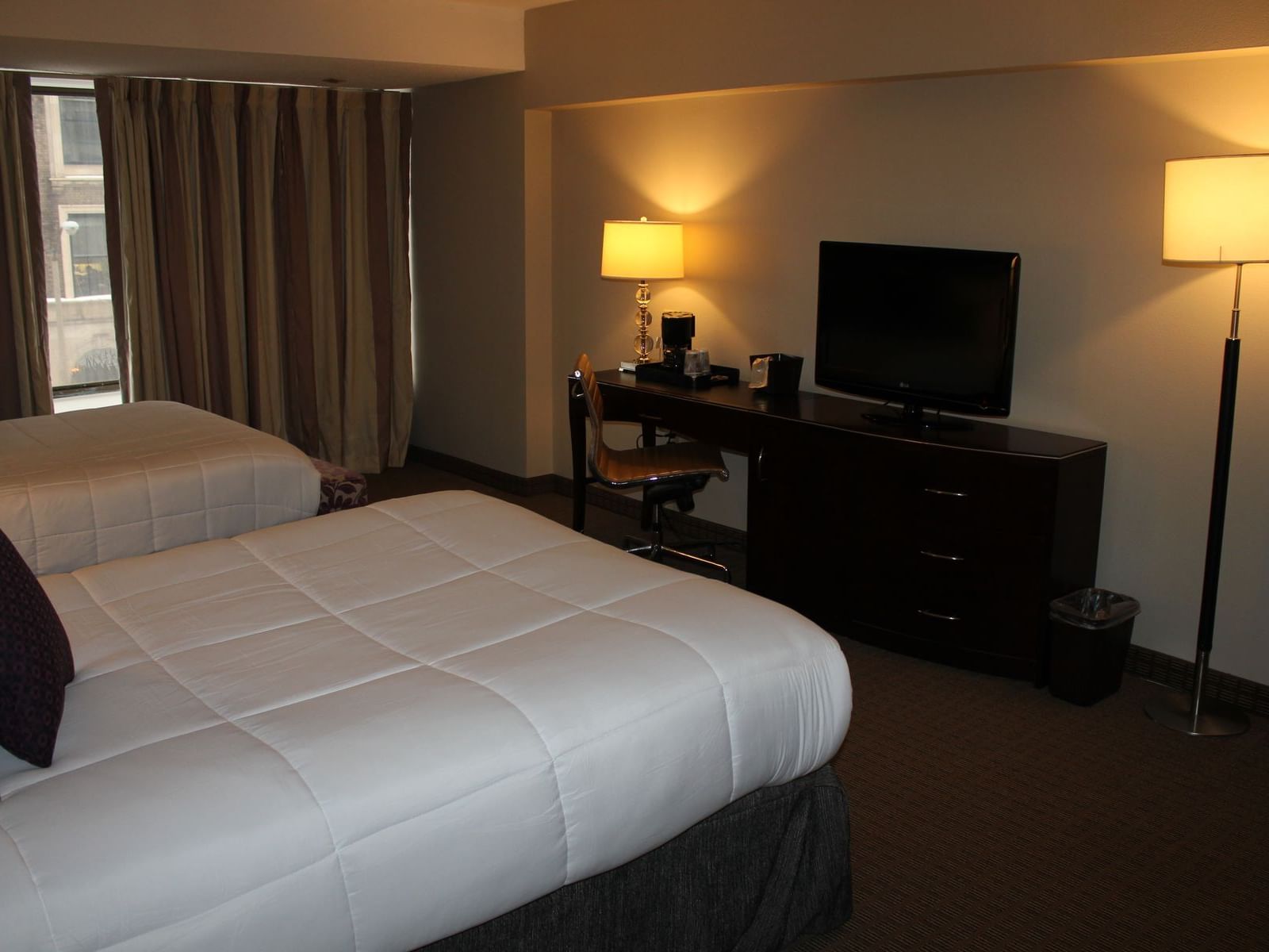 Double beds & work desk in Superior Double Room at Avalon Hotel Erie