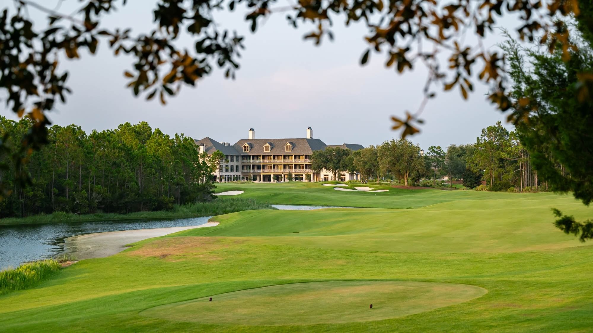 Golf course with Camp Creek Inn in the background showcasing the Four-Star Celebration Package.