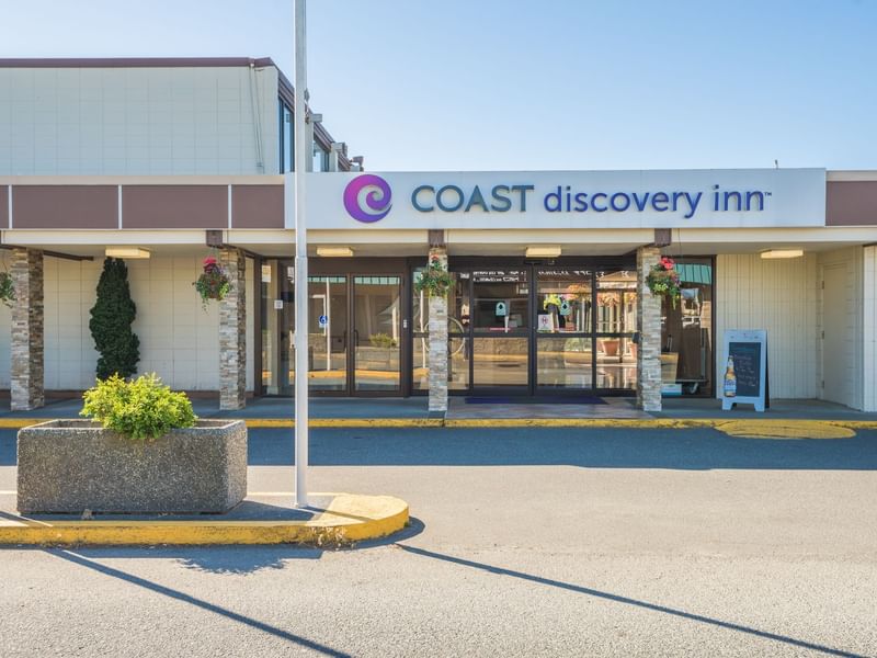 Coast Discovery Inn - Front Entrance