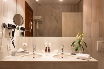 behagliches, sauberes Licht - Badezimmer