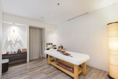 Bed & spa amenities in Nemita Spa at Chatrium Hotel Bangkok