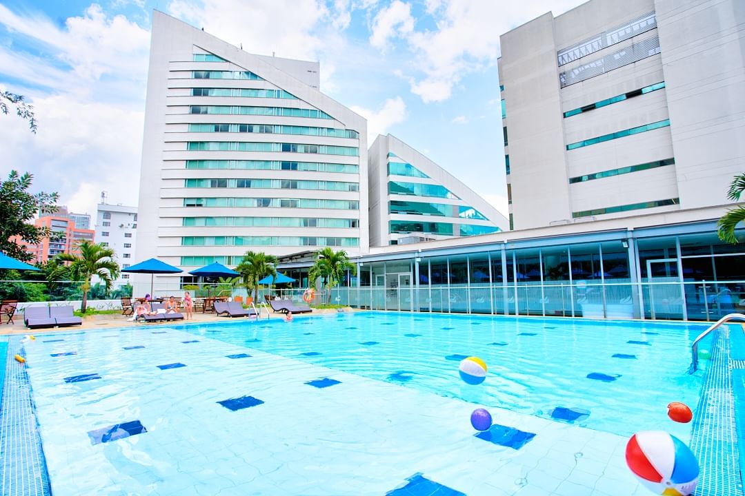 Hotel San Fernando Plaza — Pool terrace