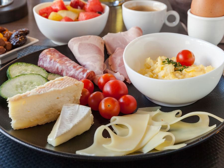 A warm breakfast served at Hotel d'Alsace