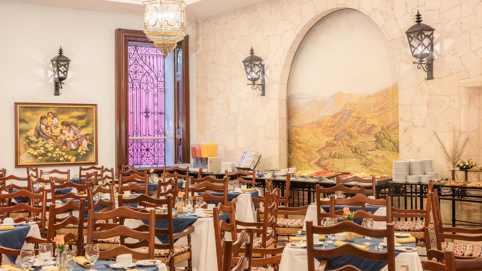 Dining area in a Restaurant at Gamma Mérida el Castellano