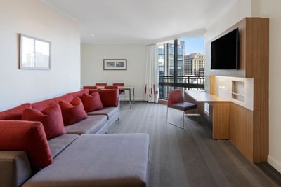 Executive_Suite_King_Living_Room