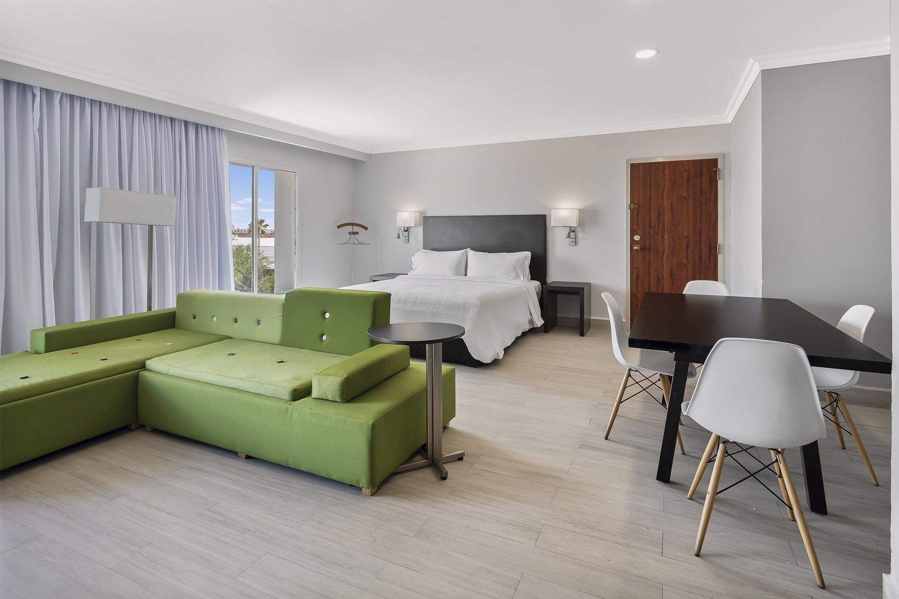 AMPLIAS HABITACIONES