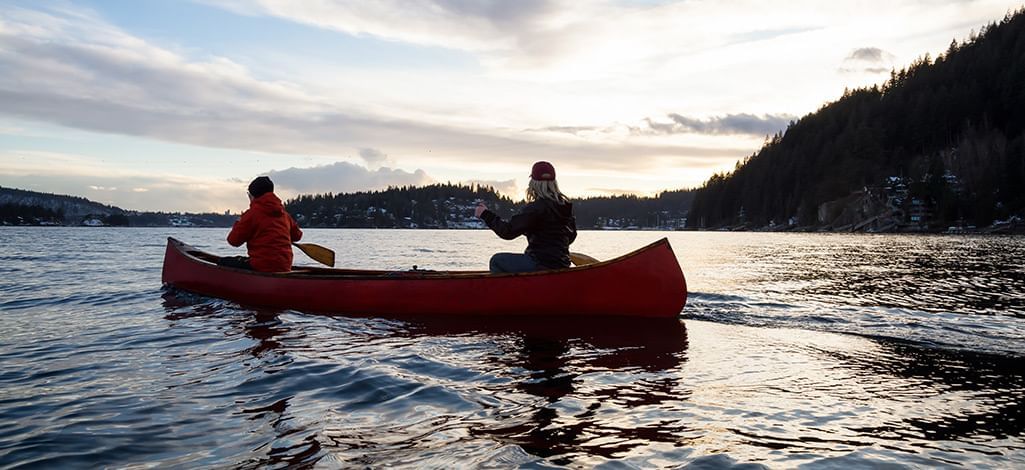 couple friends in a canoe