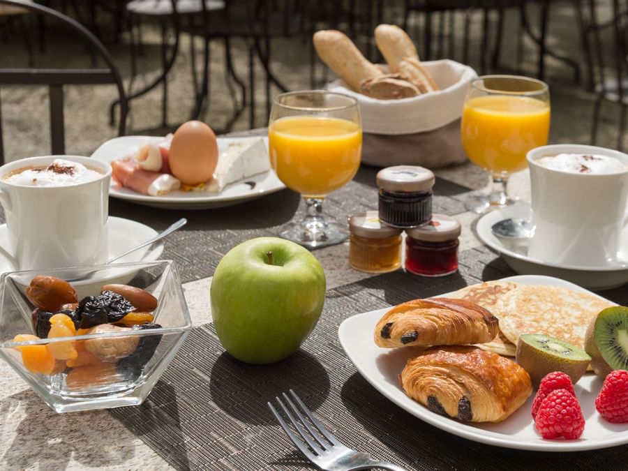 Fancy breakfast at Hotel aux vieux remparts