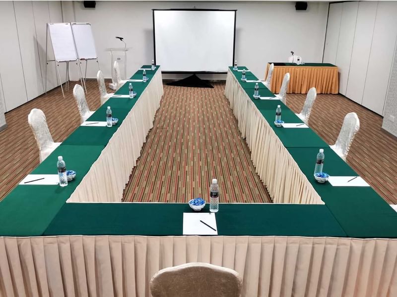 Image 126: U-shaped meeting room arrangement with a screen at Sunway Hotel Georgetown