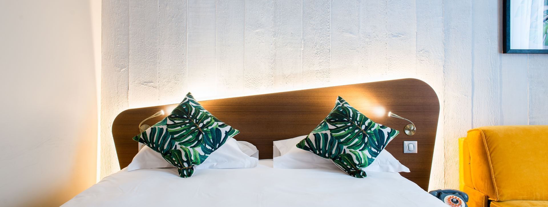 Pillows on the bed in Ekip Room at Kopster Hotel Lyon Groupama Stadium
