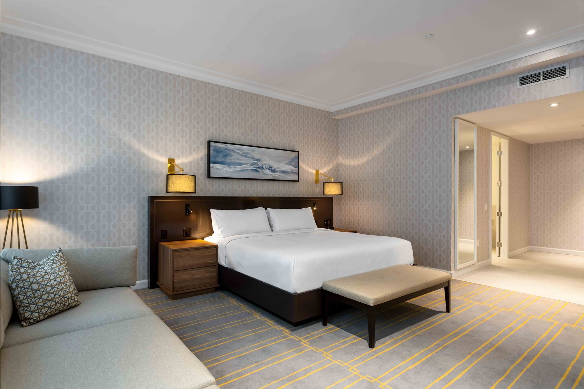 Classic King Room | King Blue Hotel Toronto