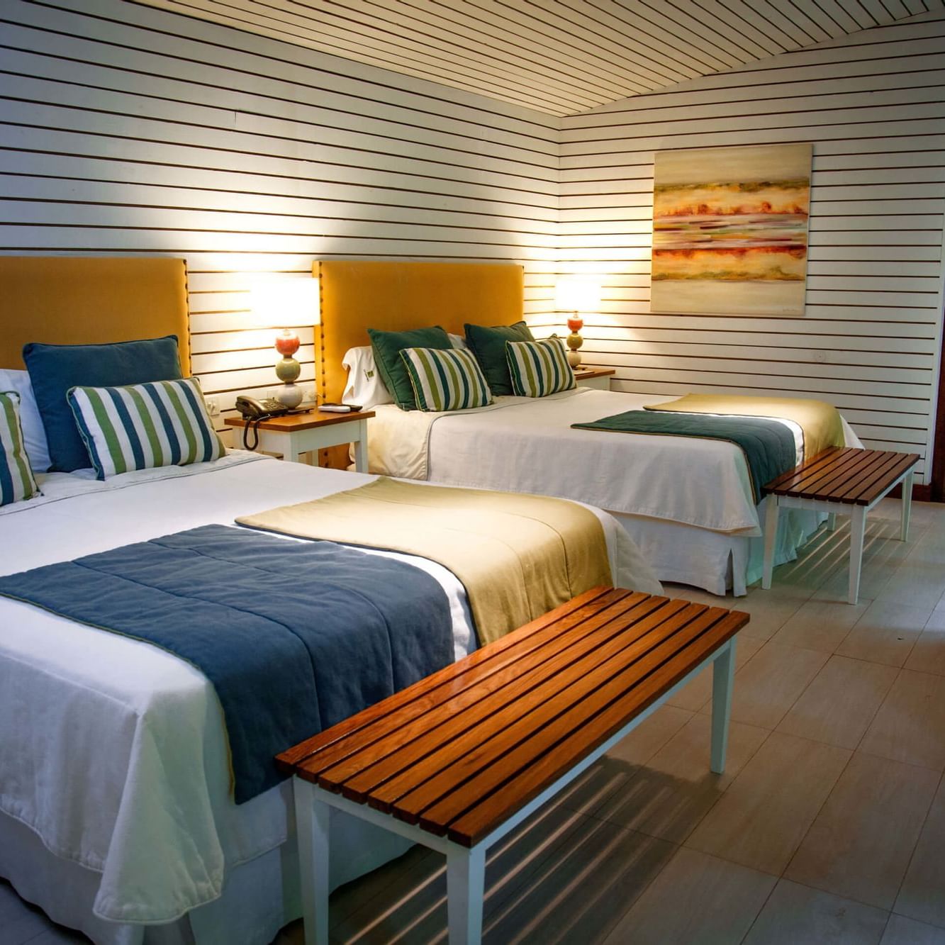 Interior of a Double room with twin beds at La Cantera Lodge de