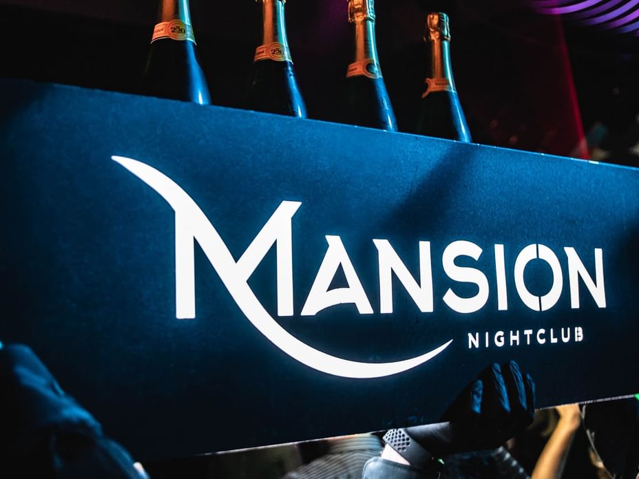 mansion-club-vancouver-paradox-hotel-vancouver