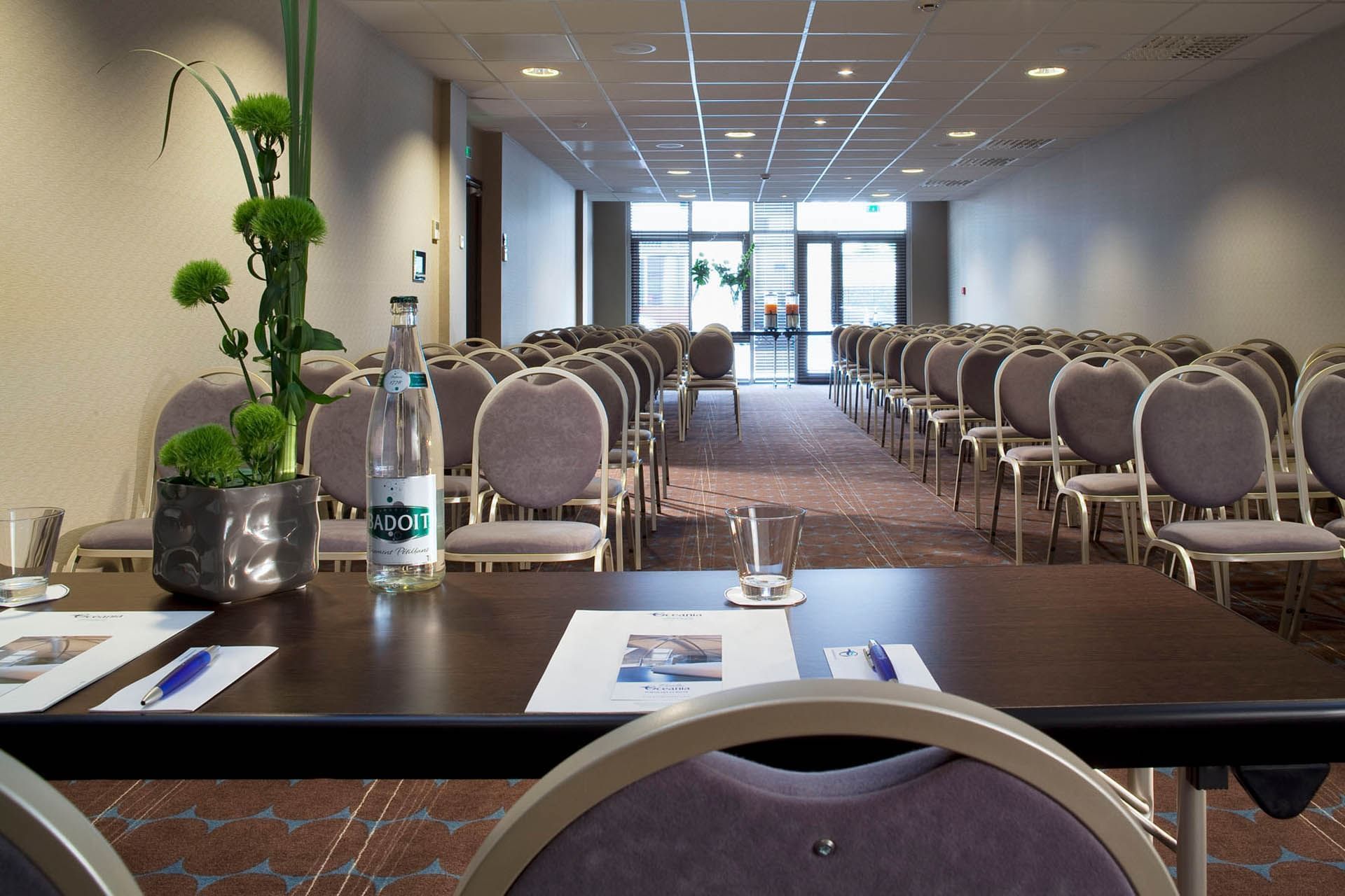 Salle d'événement de type théâtre à l'Escale Oceania Pornichet