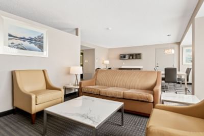 Living & dining area in Executive Suite at Best Western Premier