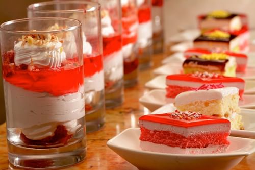 Cascade Restaurant mini-cakes