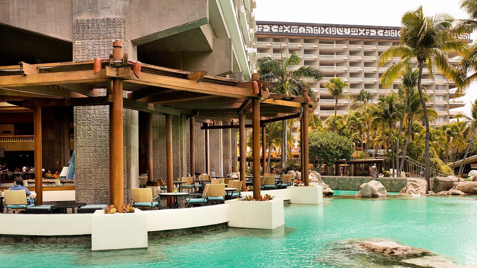 Outdoor seating area at Laguna Bar in Princess Mundo Imperial