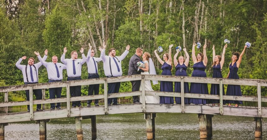 Wedding couple & bridle party on the bridge at Evergreen Resort