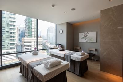 Beds in Relax Spa at Carlton Hotel Bangkok Sukhumvit