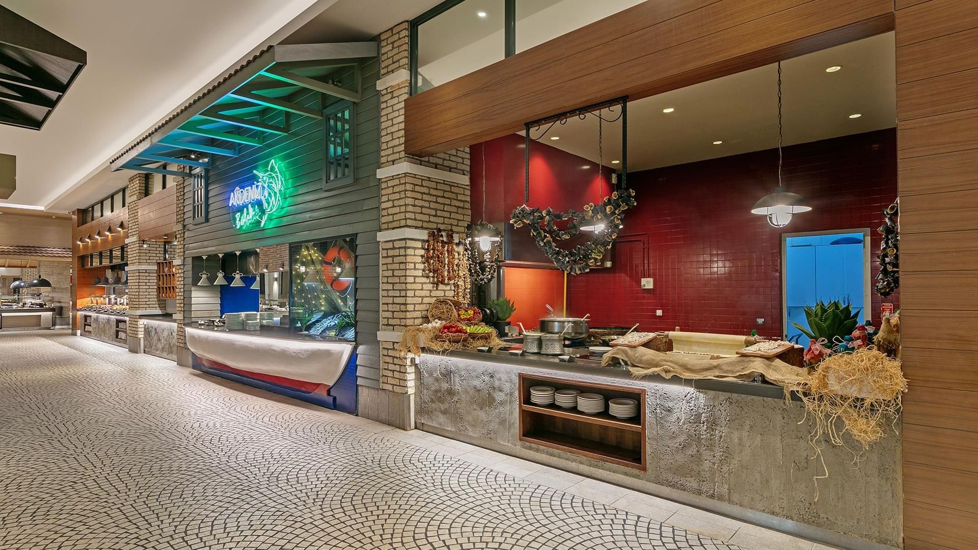 Titanic Deluxe Golf Belek Ana Restoran – İç Mekânda Zengin Açık Büfe Deneyimi