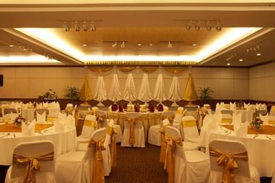 Banquet with white & gold decorations at Amora Hotel Chiang Mai