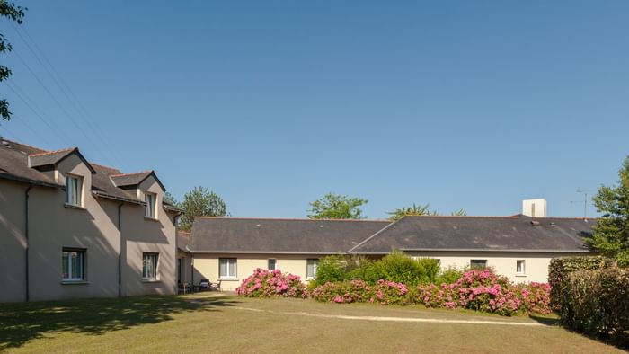 Exterior view of the hotel & backyard at Hotel La Saulaie