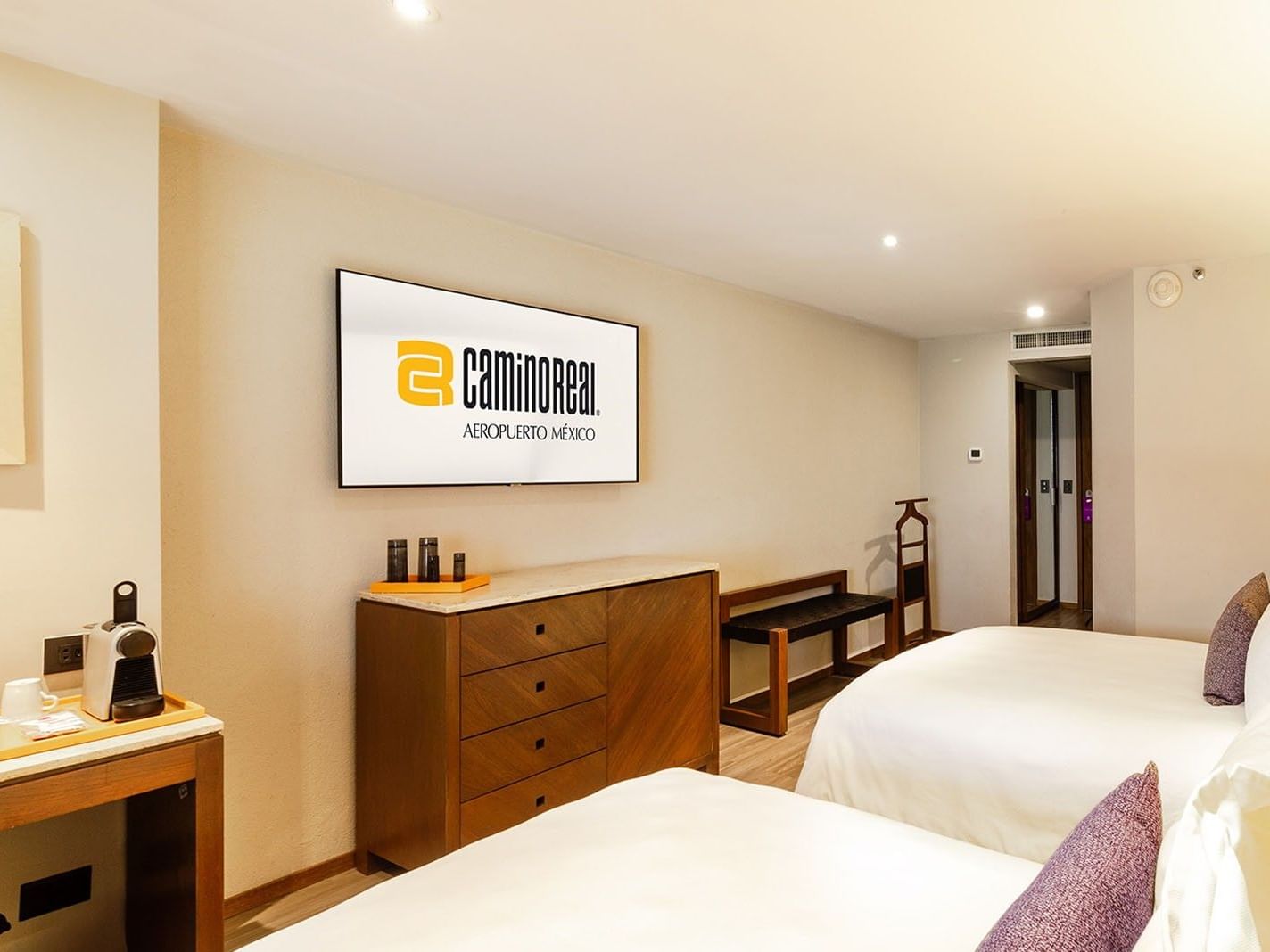 Habitación Camino Real Club con 2 camas dobles en el Camino Real Aeropuerto México en Ciudad de México