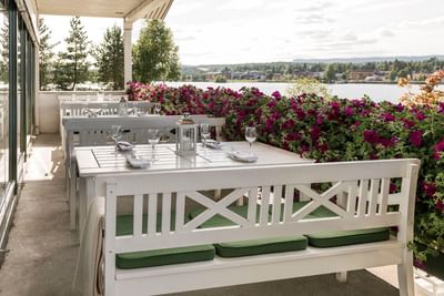 Tyrifjord Hotell Norge uterestaurant med utsikt over innsjøen