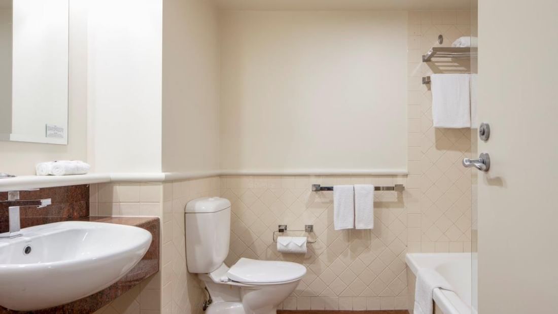 Superior Golf View Room Bathroom at Mercure Gold Coast Resort