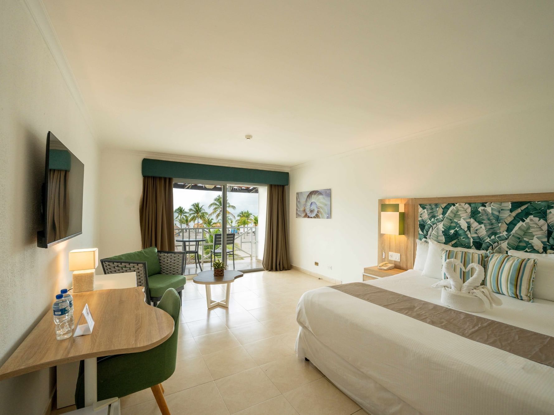 Ocean View VIP room with double bed, TV, working space and sliding doors to balcony at Playa Blanca Beach Resort