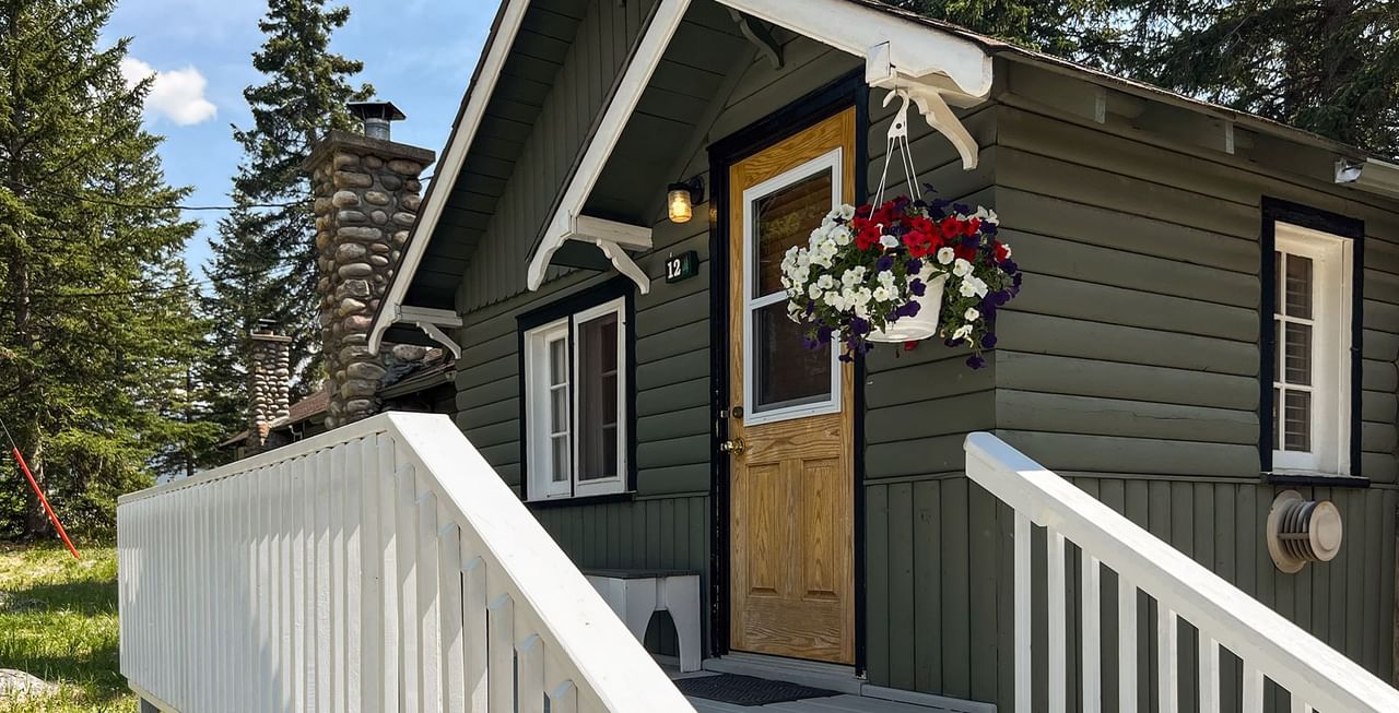 Exterior of Miette Queen Cabin