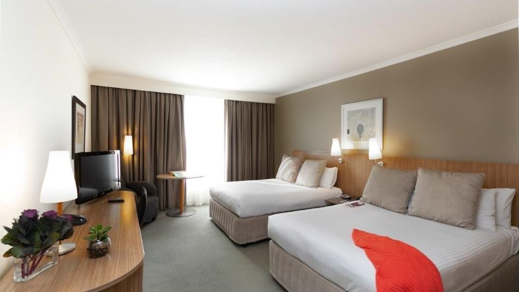 Interior of Standard Twin bedroom at Mercure Sydney Parramatta