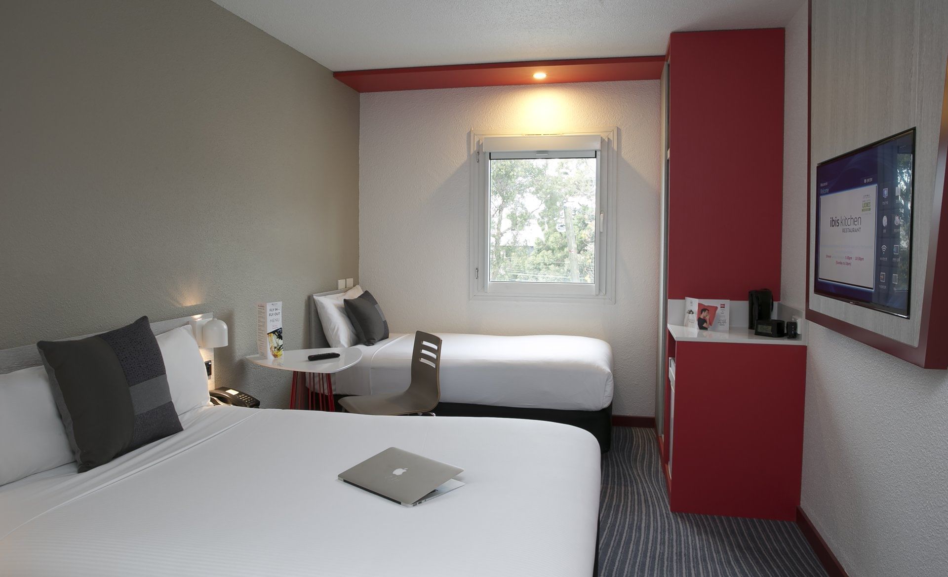 Standard Twin Room at Ibis Sydney Airport