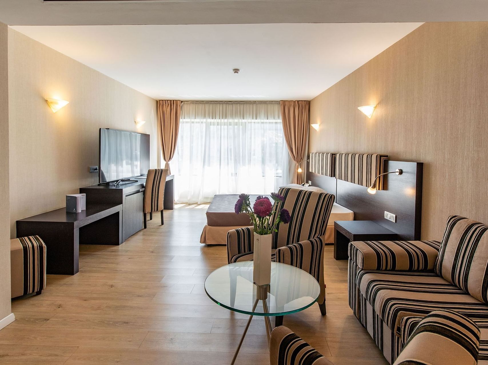 Junior Suite jacuzzi at Parliament Hotel in Bucharest