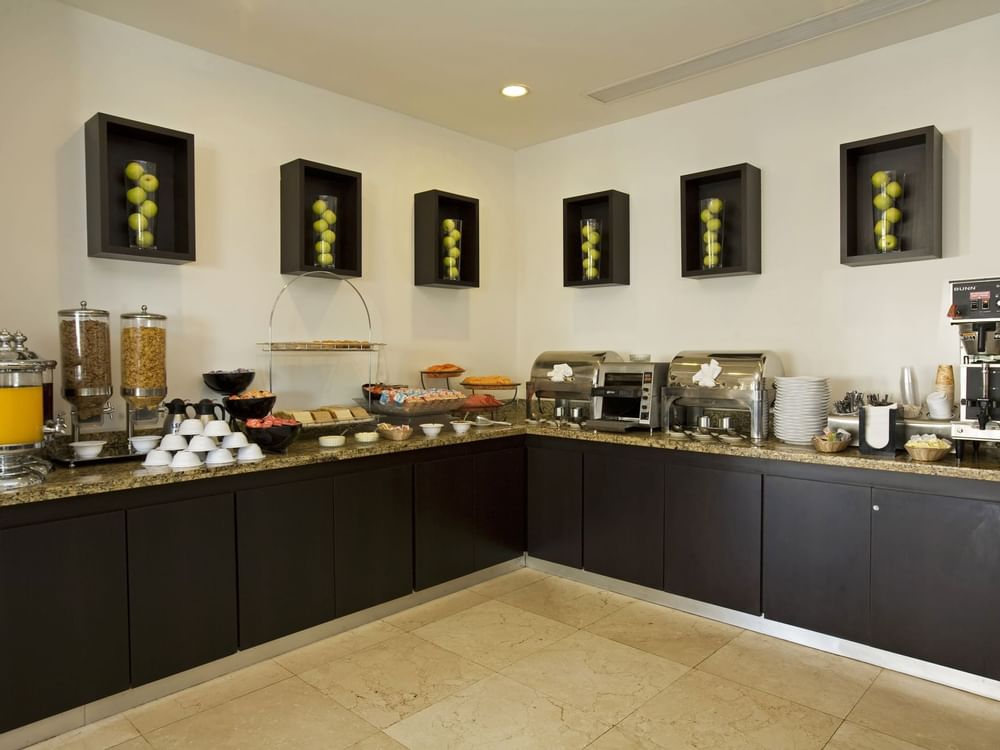 Detalle de la zona de buffet de un restaurante de One Hotels