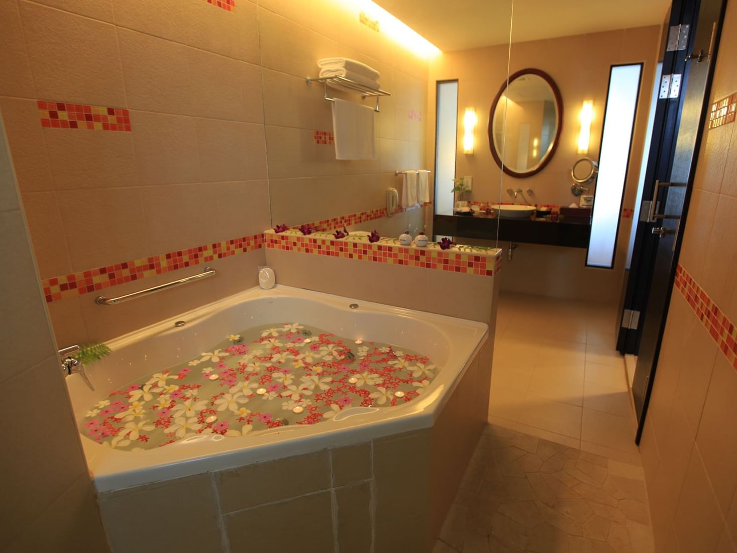 Super Deluxe Room with Jacuzzi at Hulhule Island Hotel in Malé