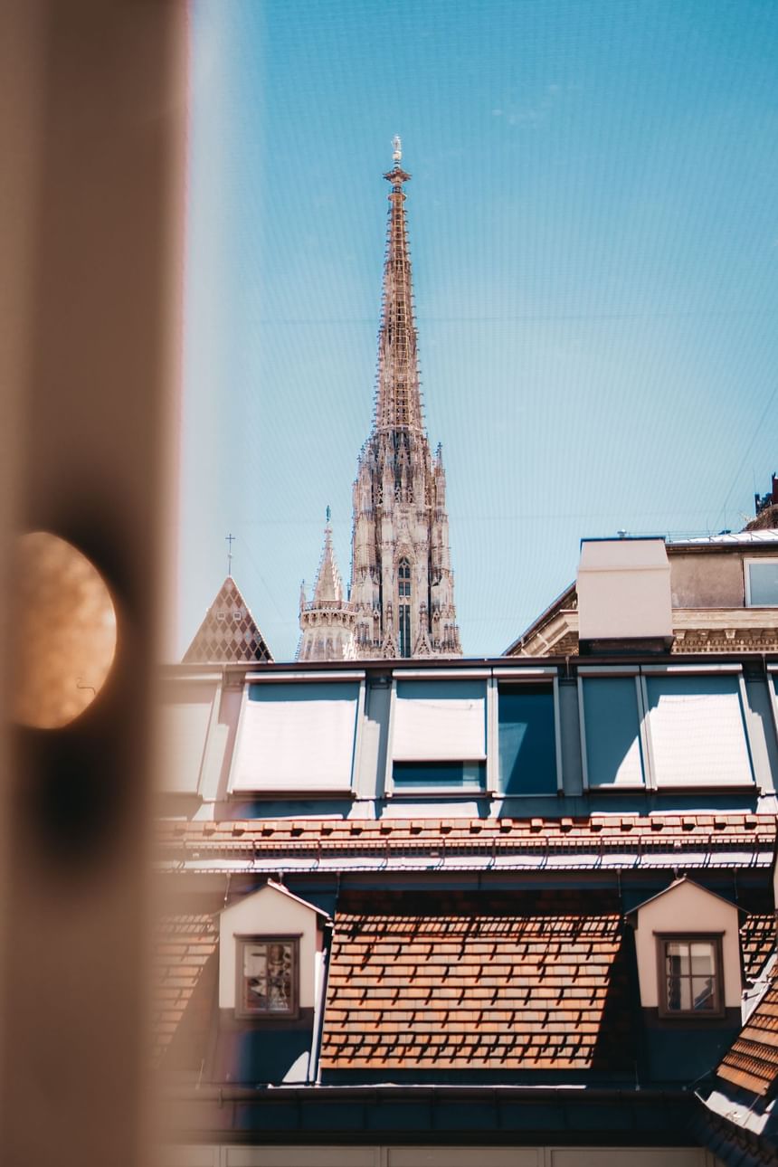 Aussicht aus einem Zimmer auf den Stephansdom in Wien