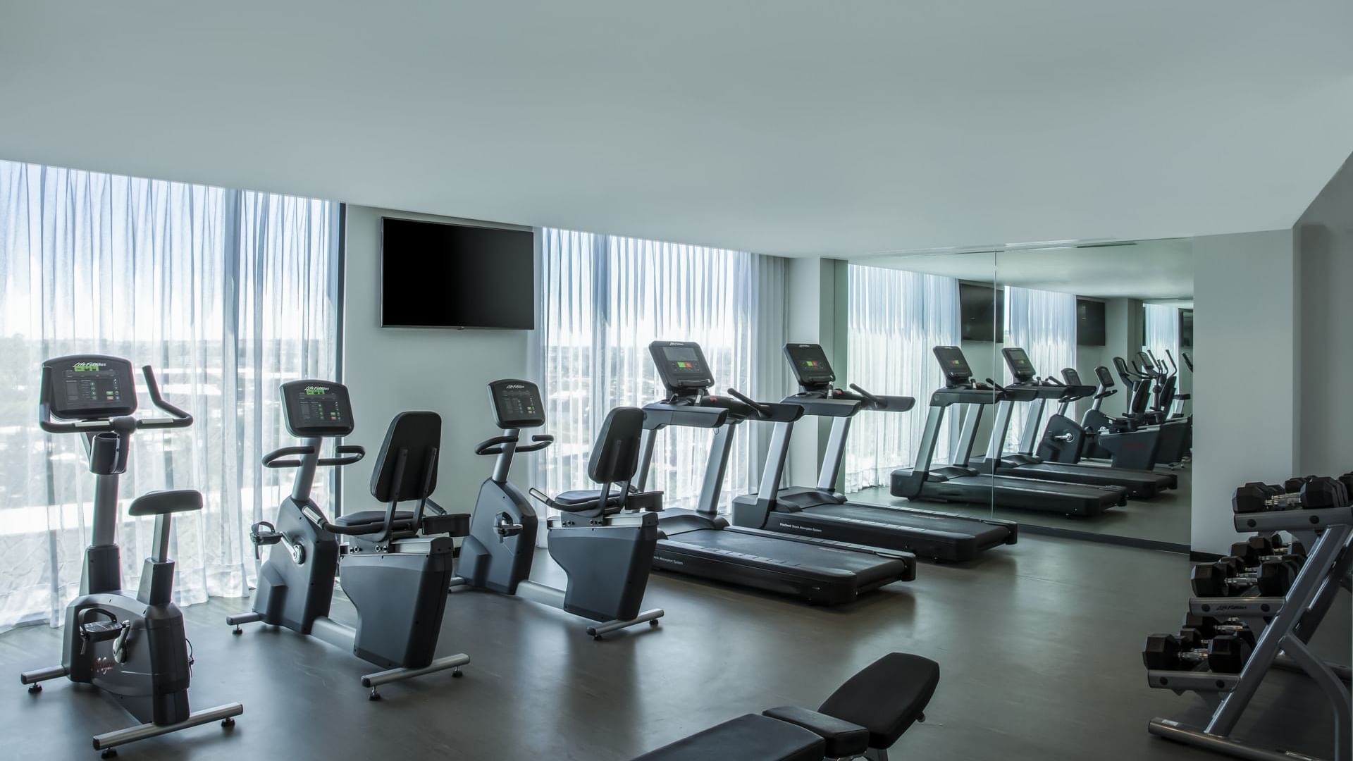 Equipment in a fitness center at FI Aguascalientes Patio