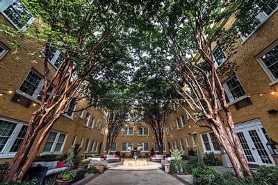 A courtyard area surrounded by trees at Artmore Hotel