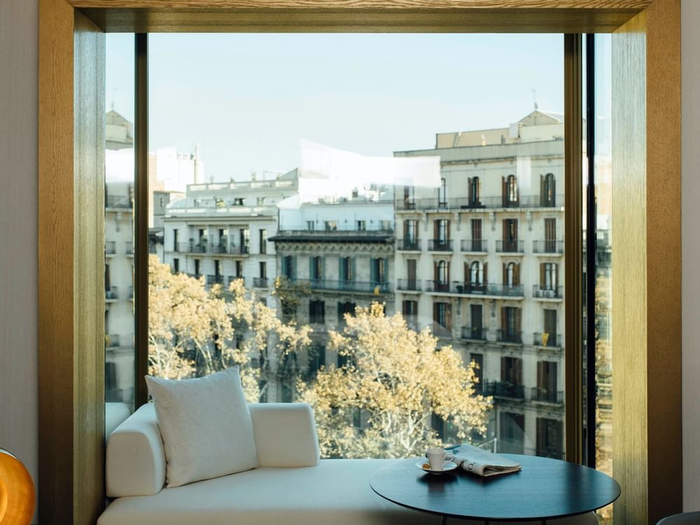 Almanac Suite | Vista del sofá en Almanac Group