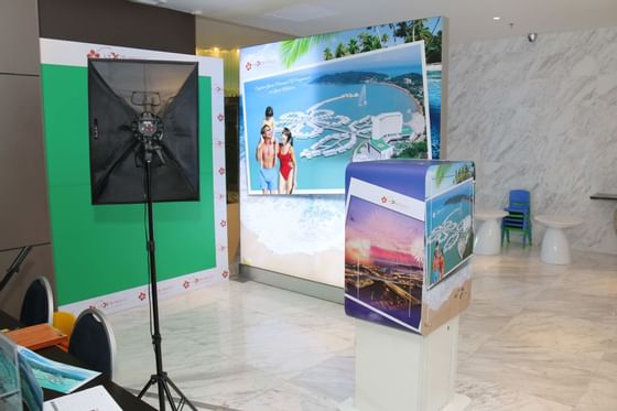 Photobooth with Beach Backdrop - Lexis Hibiscus