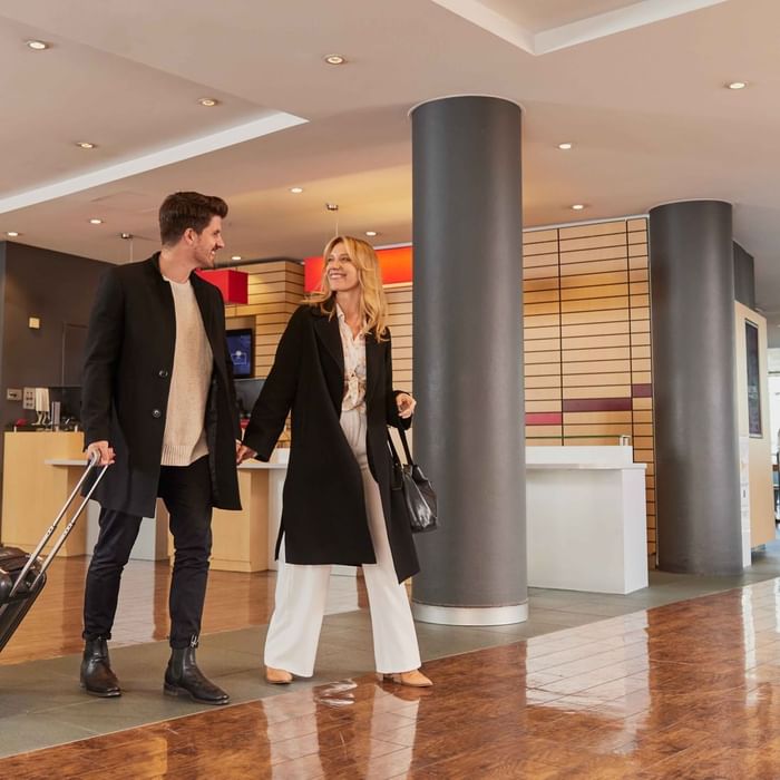 Couple checking into ibis Darling Harbour