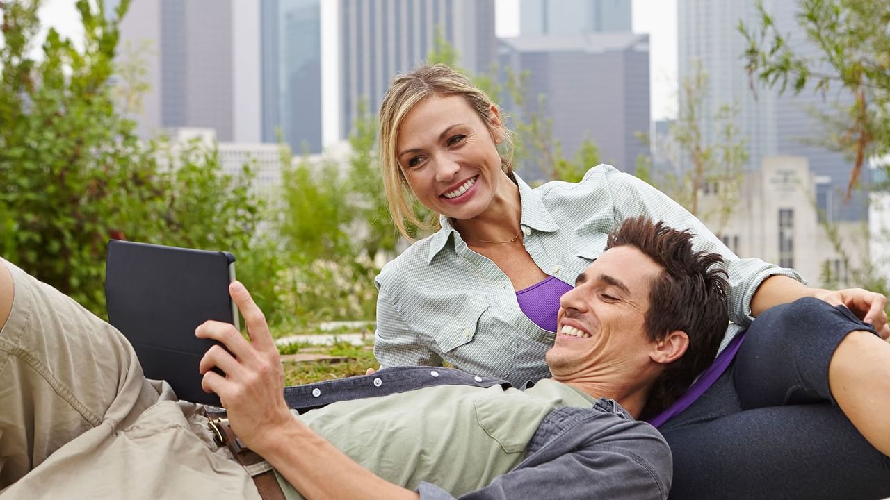 couple relaxing in a city park